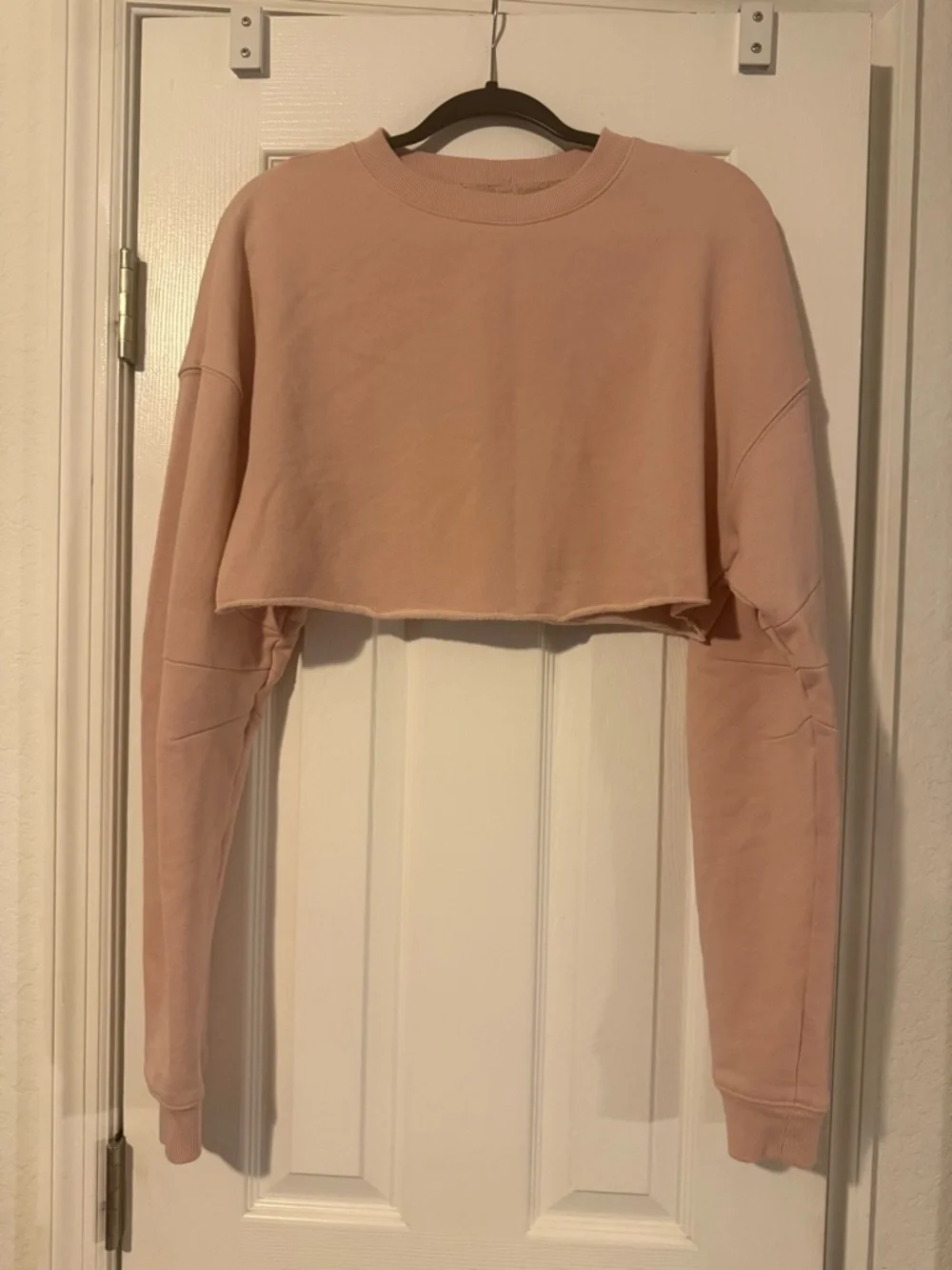 ALO Yoga Cropped Crewneck Sweatshirt in Pink Quartz - Picture 4 of 6